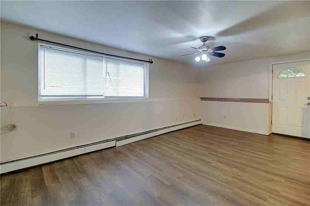 499 Farmington Ave - Photo 4 of 11
