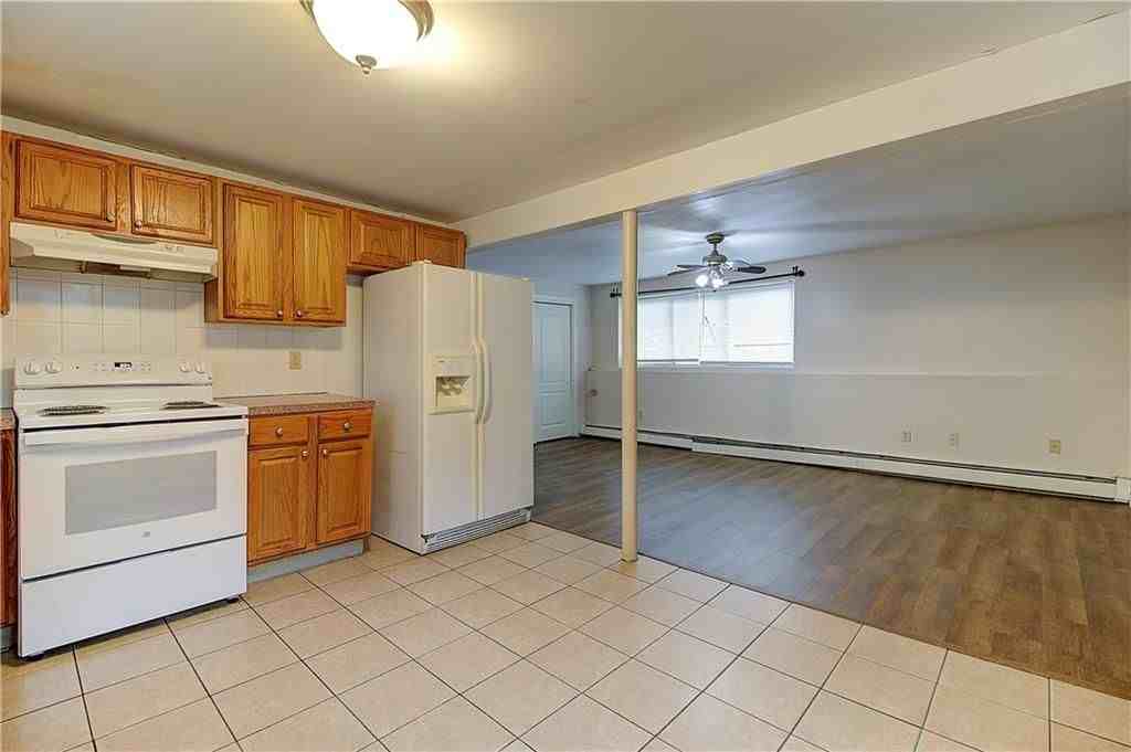 499 Farmington Ave - Photo 5 of 11