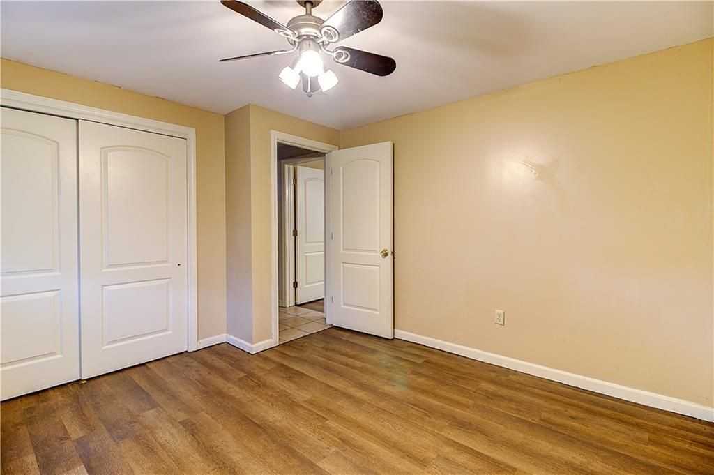499 Farmington Ave - Photo 7 of 11