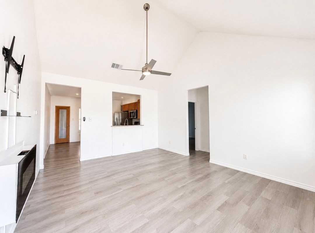 703 Perry Ave - Photo 2 of 10