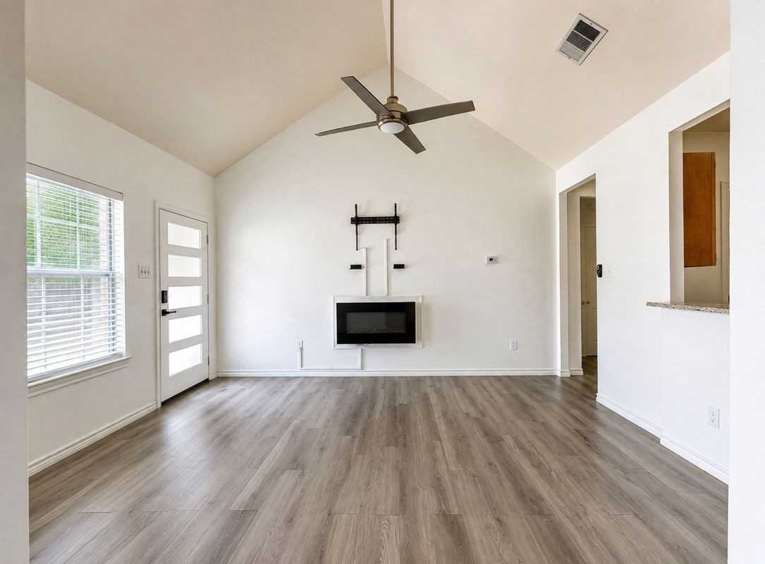 703 Perry Ave - Photo 3 of 10