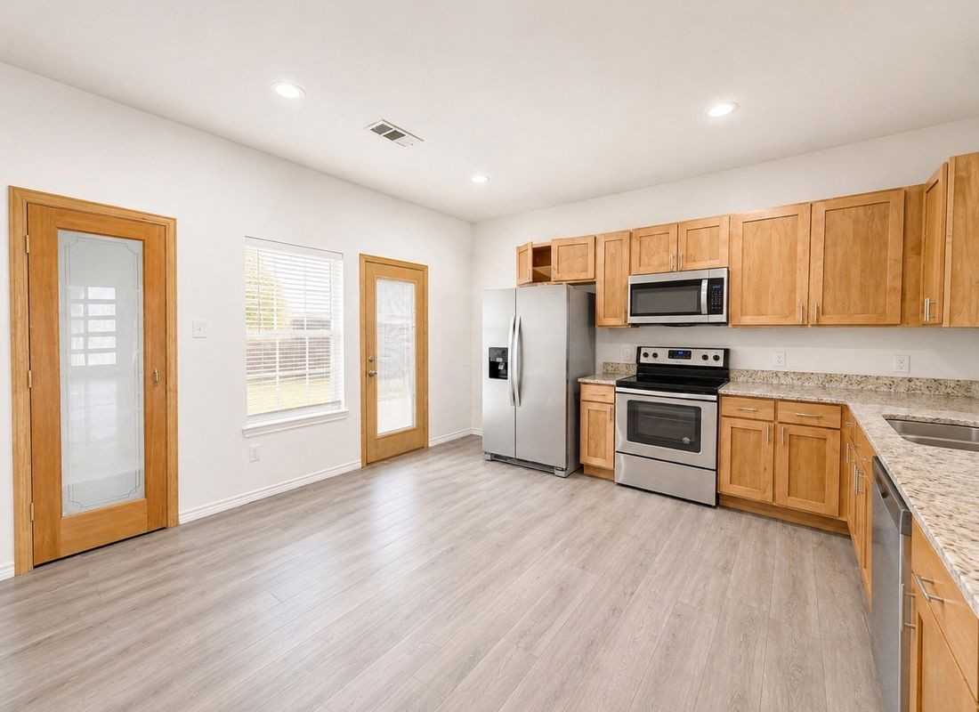 703 Perry Ave - Photo 5 of 10