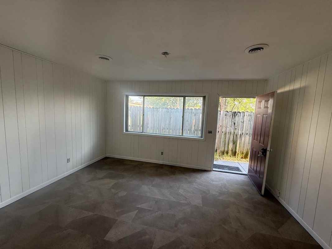 306 8th St - Photo 3 of 7