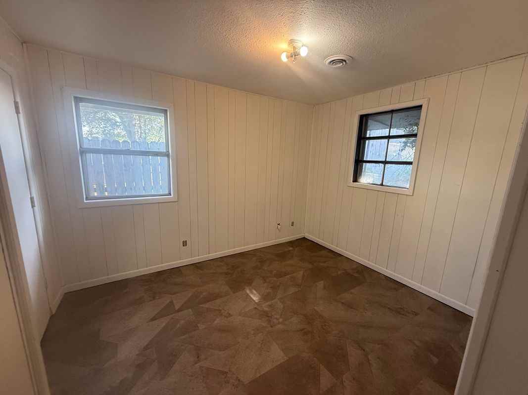 306 8th St - Photo 5 of 7