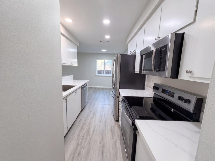 3528 Astral Dr - Photo 5 of 24