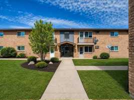 featured image of 121 Holiday Ln