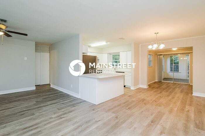 2447 Whitman St - Photo 4 of 16