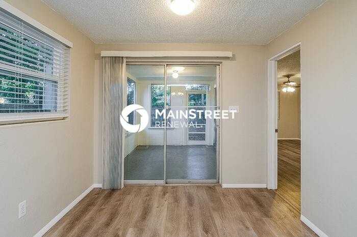 2447 Whitman St - Photo 5 of 16