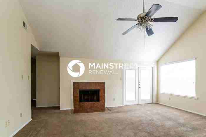 1526 Rushworth Dr - Photo 2 of 16