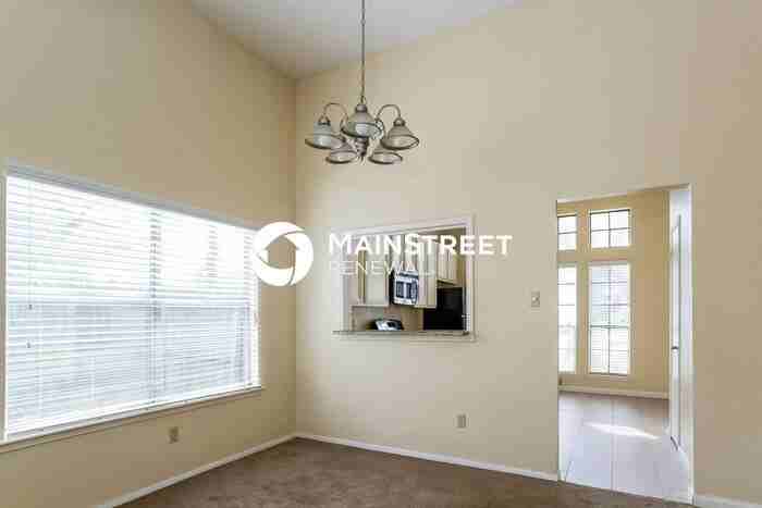 1526 Rushworth Dr - Photo 4 of 16