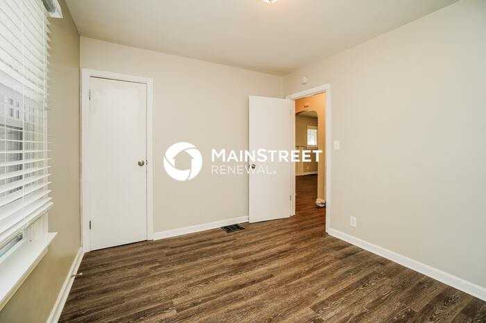 1638 Manchester Ave - Photo 4 of 17