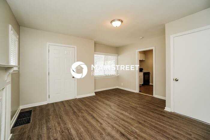 1638 Manchester Ave - Photo 6 of 17