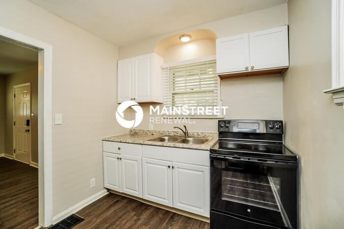 1638 Manchester Ave - Photo 6 of 17