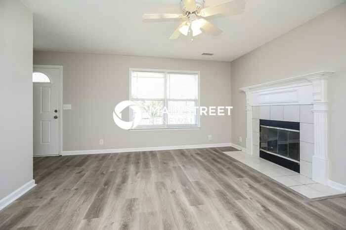 1204 Lasalle Ct - Photo 4 of 17
