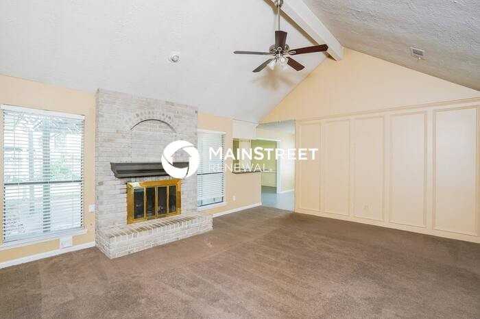 15514 Cabildo Dr - Photo 3 of 16