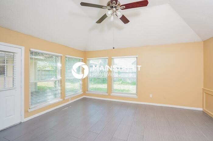 15514 Cabildo Dr - Photo 4 of 16