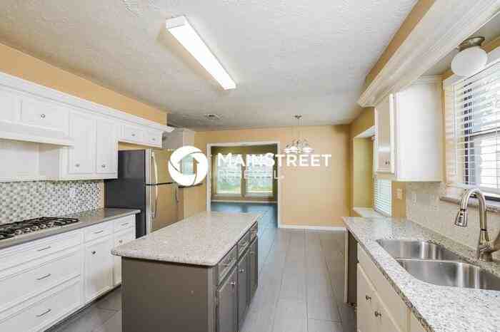 15514 Cabildo Dr - Photo 5 of 16