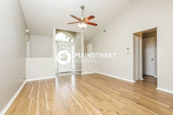 109 E Sumter St - Photo 3 of 15