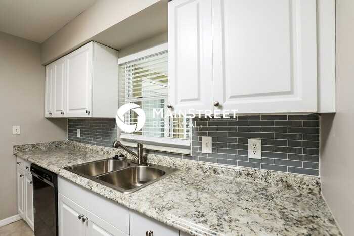 109 E Sumter St - Photo 5 of 15