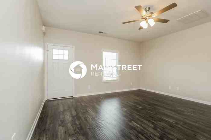 735 Mitscher Dr - Photo 4 of 17