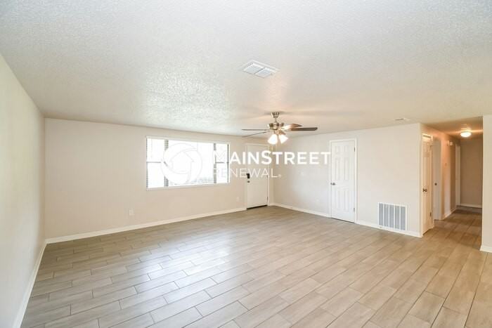 2771 Winchester Ave - Photo 4 of 16