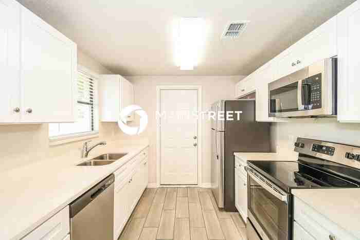 2771 Winchester Ave - Photo 6 of 16