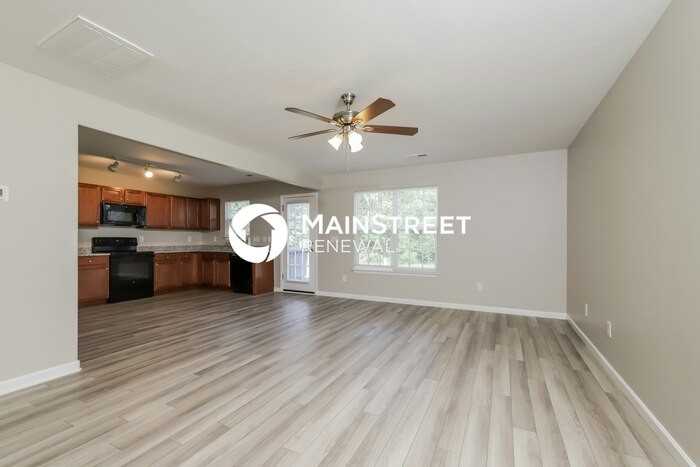 5075 Hogan Point Ct - Photo 4 of 17