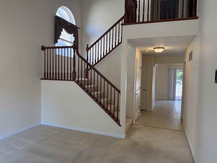 1733 Prestshire Dr - Photo 3 of 18