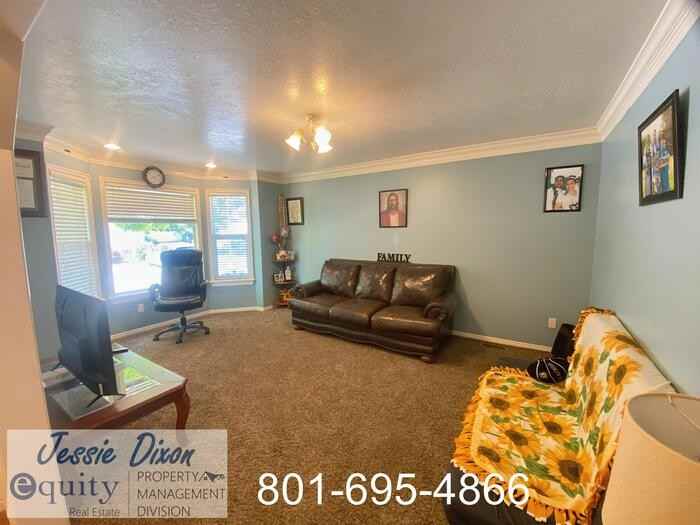 11 Park Place Ln - Photo 2 of 17