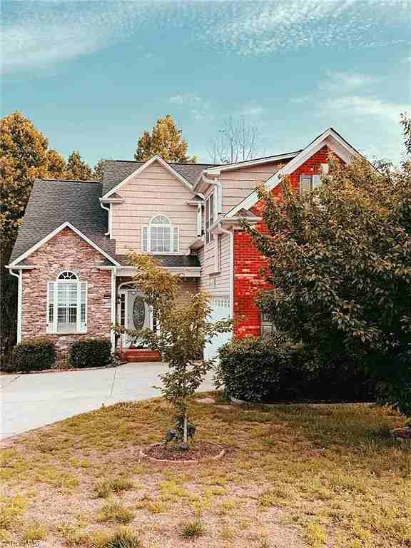 215 Clubmoss Way - Photo 4 of 31