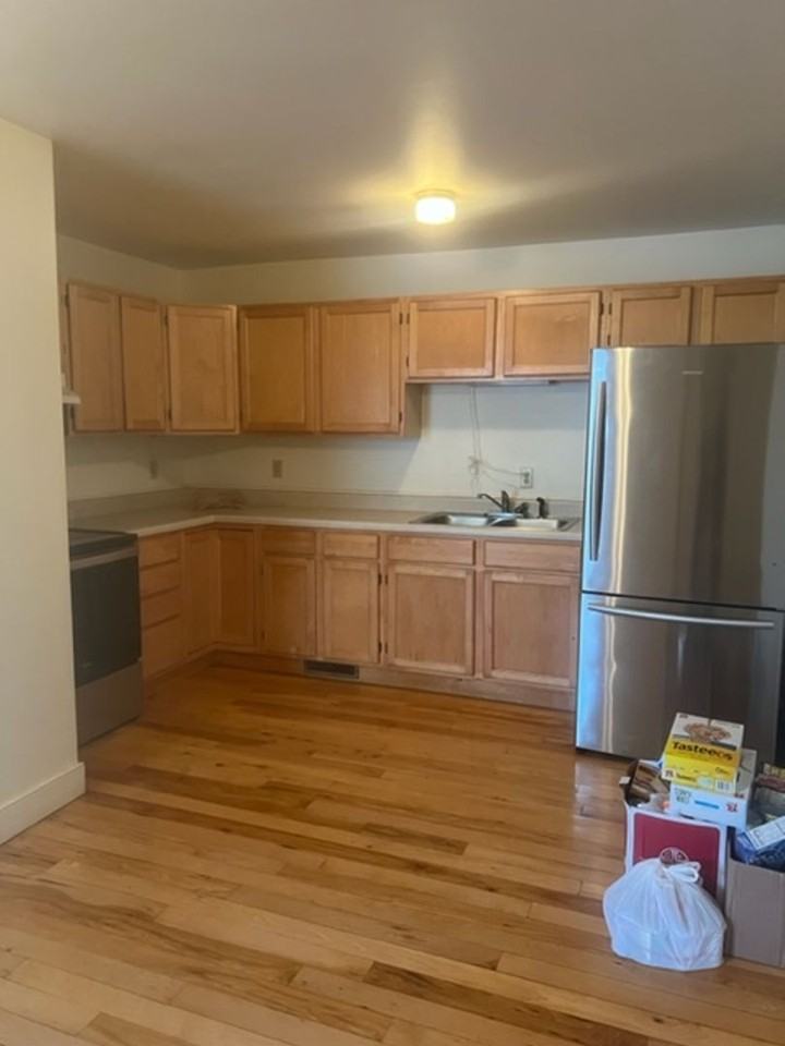 215 Taylor St - Photo 2 of 14