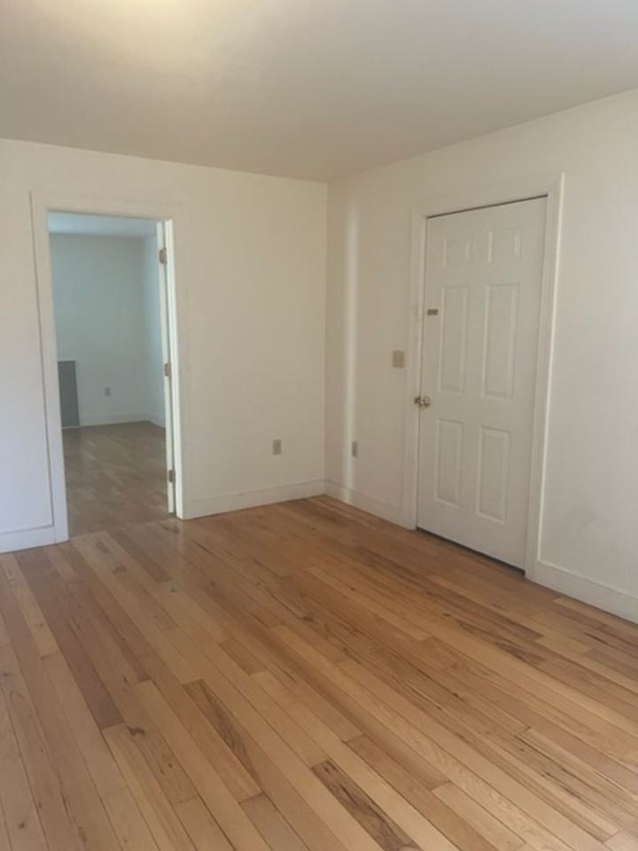 215 Taylor St - Photo 4 of 14
