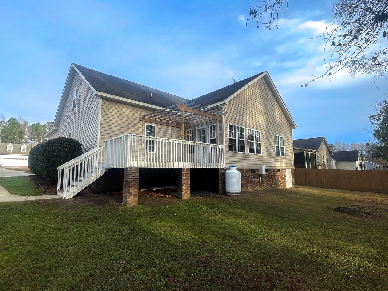 282 Braddock Dr - Photo 6 of 49