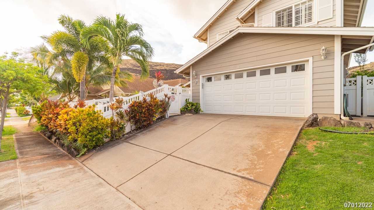87-1021 Kaihoolulu St - Photo 2 of 22