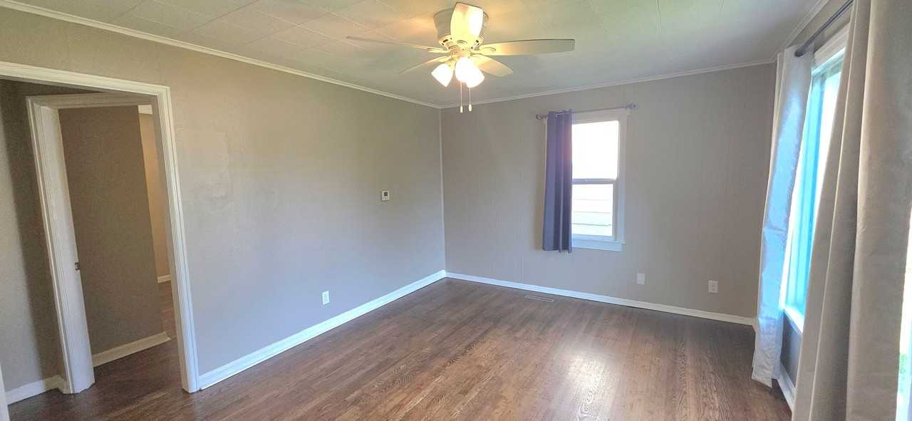 1452 E Nora St - Photo 4 of 10