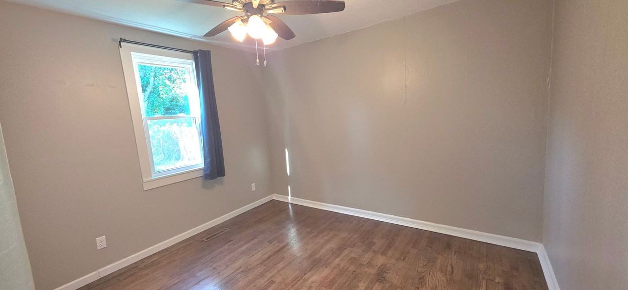 1452 E Nora St - Photo 5 of 10