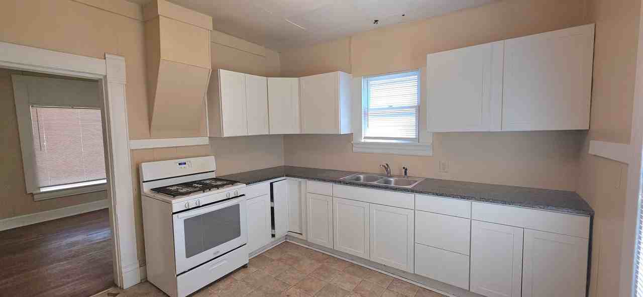 812 W Webster St - Photo 2 of 7