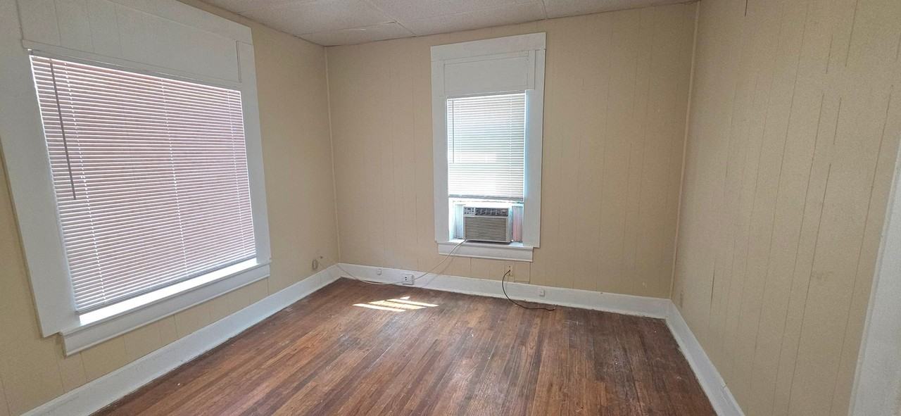 812 W Webster St - Photo 3 of 7