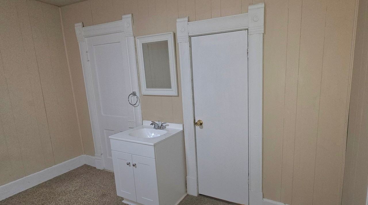 812 W Webster St - Photo 5 of 7