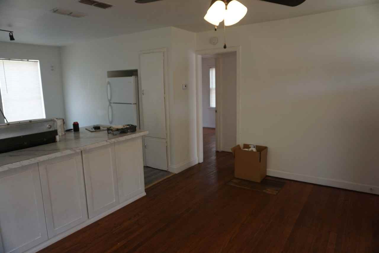 2808 37th St - Photo 2 of 9