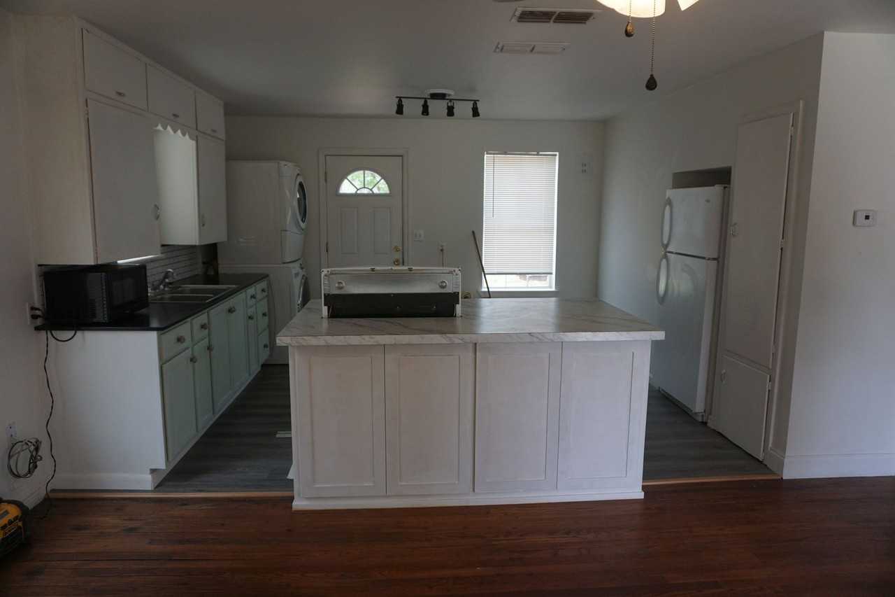 2808 37th St - Photo 3 of 9