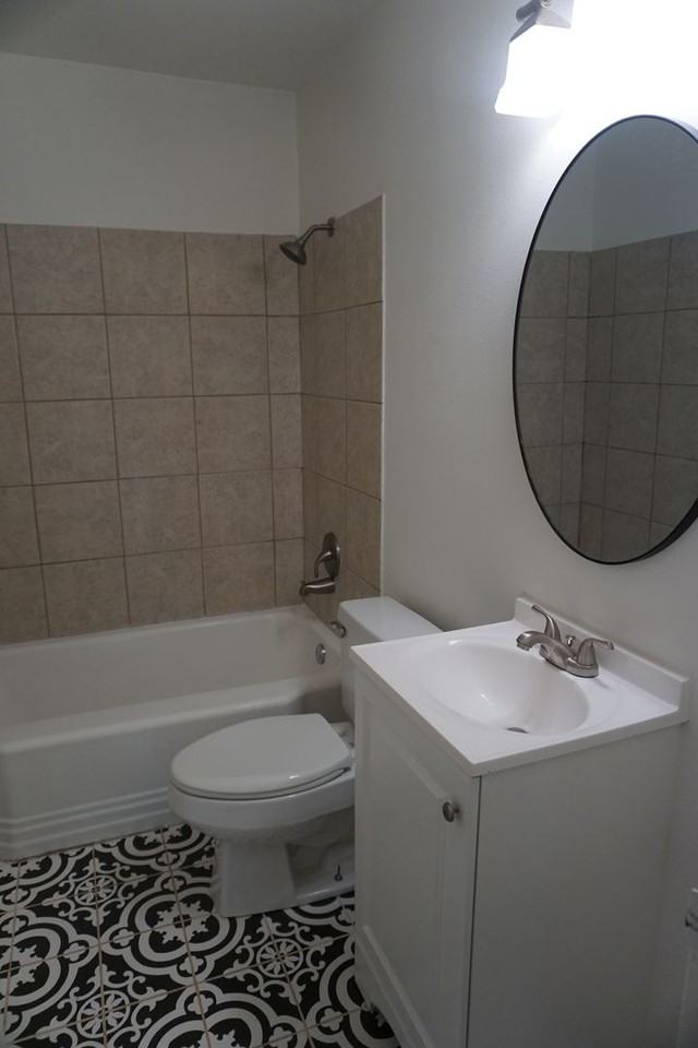2808 37th St - Photo 5 of 9