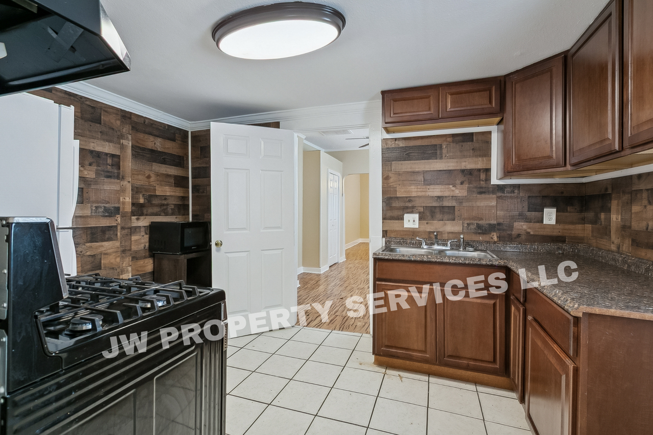 914 914 - 916 Hagan Ave. - Photo 6 of 10
