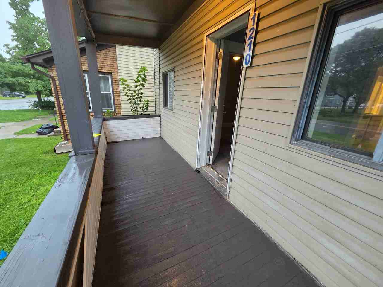 1210 E 10th St - Photo 2 of 6