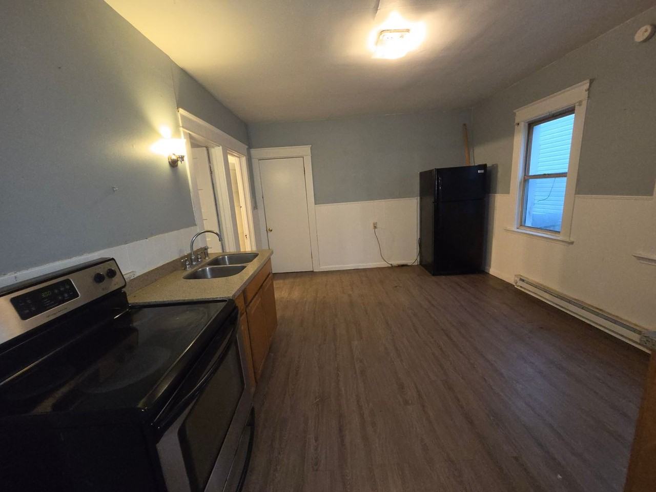 1210 E 10th St - Photo 5 of 6