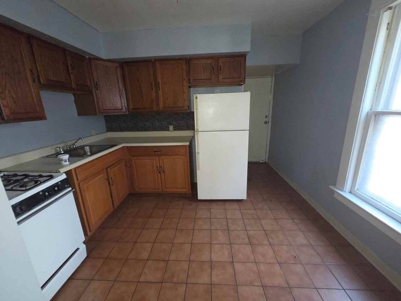 744 E 6th St - Photo 6 of 11