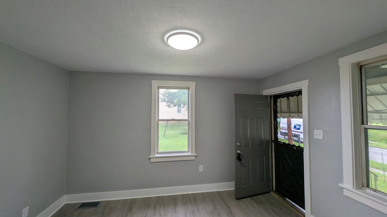 140 W Schwab Ave - Photo 3 of 9