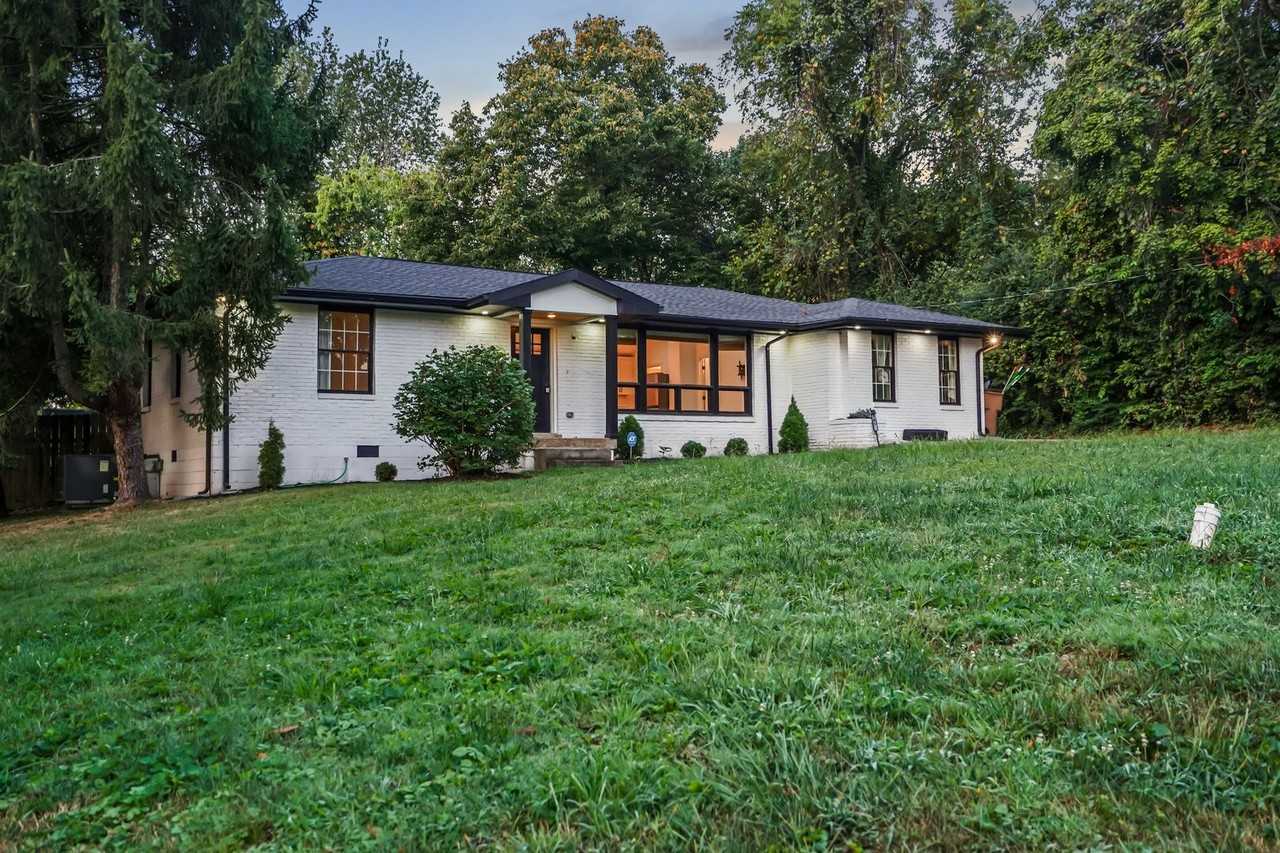 381 Blackman Rd - Photo 3 of 28