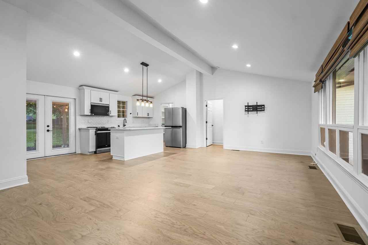 381 Blackman Rd - Photo 6 of 28