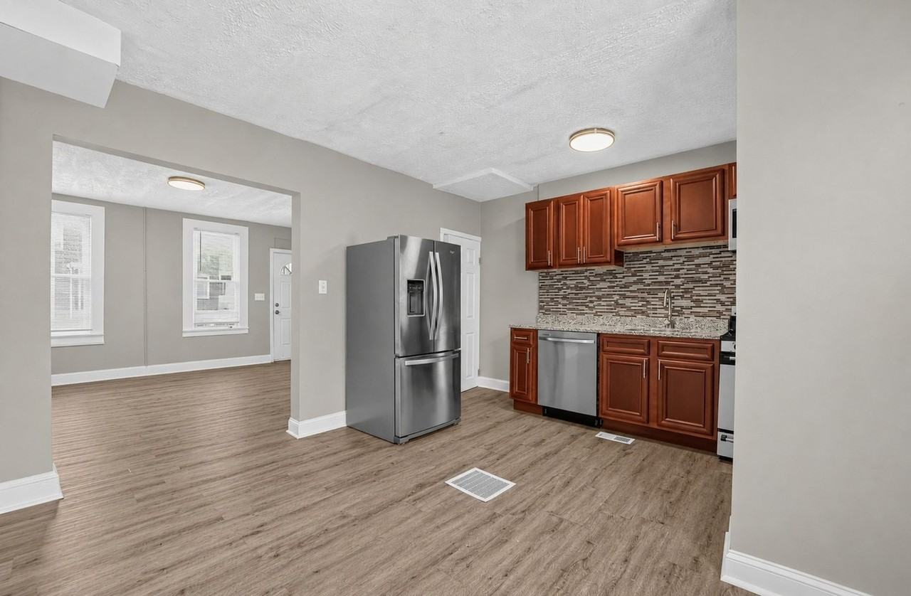 3302 Elmley Ave - Photo 6 of 31